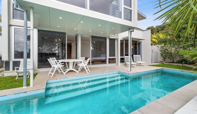 Sentinel Beach House - Auckland Holiday Retreat