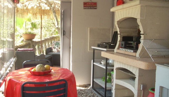 Separate air-conditioned bedroom, summer kitchen with steps and swimming pool