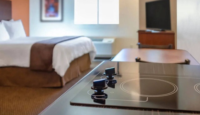 Separate Rooms w/Kitchens – Pet-Friendly Stay Near I-20 Atlanta