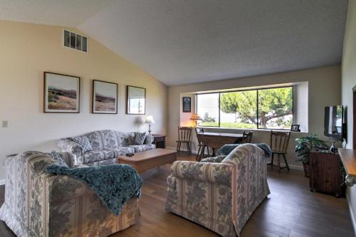 Sequim Condo with View, Easy Access to Private Beach