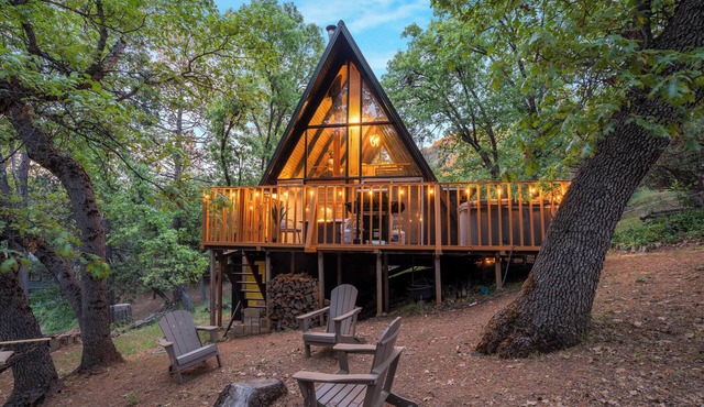 Sequoia A-frame Nirvana: Modern + Views + Hot Tub + Cozy Fireplace+Pet Friendly