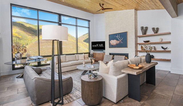 Sequoia Chalet – 5BR Vail Retreat with summer AC in Primary Bedroom, Hot Tub, Me