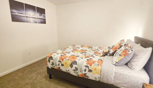 Sequoia Explorer's Retreat in Tulare, 3BDs/2.5 Baths, 5mins to Shopping Center