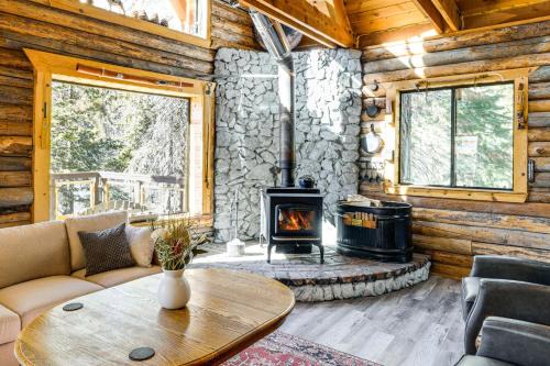 Sequoia Forest Remote Retreat! Dreamtime Cabin
