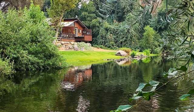 Sequoia River Cabin ~ Romantic Rustic Retreat on Kaweah River ~ Close to Sequoia