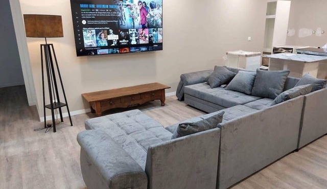 SER LOFT 8 : Grand appartement 8 chambres idéal groupes, pros et familles