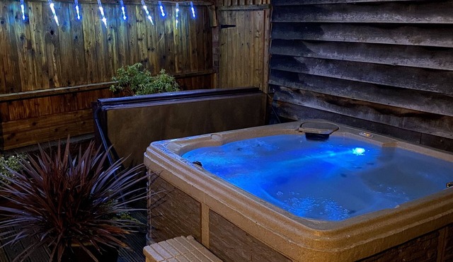 Serafina cottage with hot tub