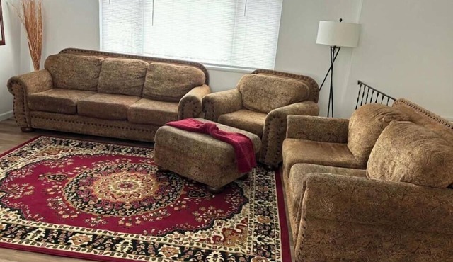 Seren city view retreat with yard and plenty of space for the whole family