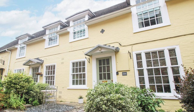 SEREN COTTAGE, with a garden in Ludlow
