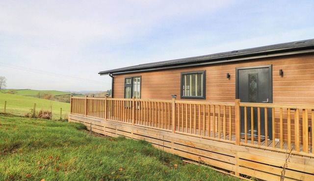 SEREN LODGE, family friendly, with a garden in Builth Wells