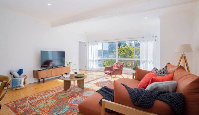 Serena Cottage Sunlit Escape by Woy Woy Bay Wharf