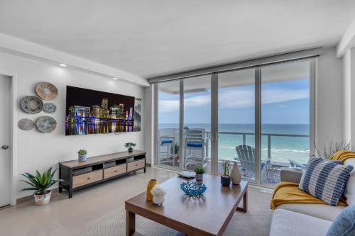Serena Miami Beachfront 2 Bedrooms with Direct OceanView and Parking