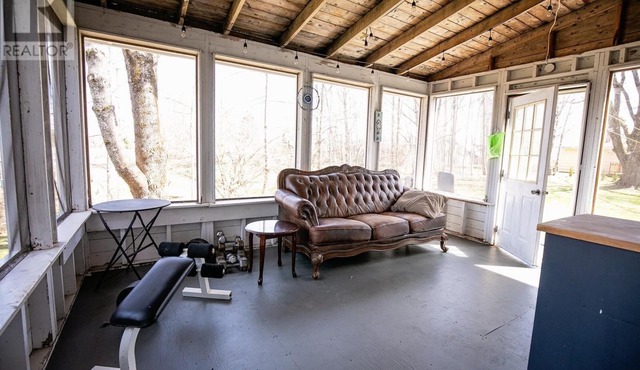 Serena & Peaceful Heritage House in Historic Amherst, Nova Scotia with big yard.