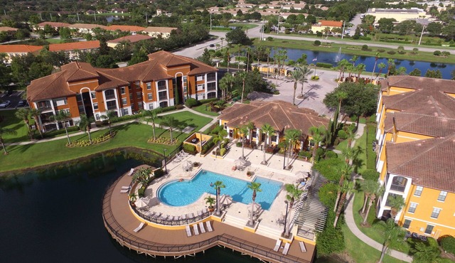 Serenata Condo -Gorgeous Lake & Pool Views, Close To Beaches, UTC Mall, & More!