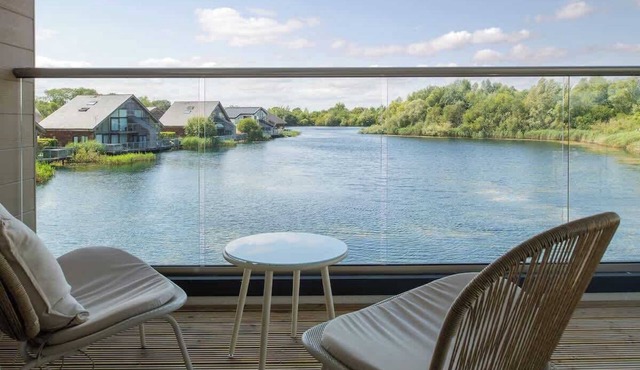 Serendipity | Cotswold Lakehouse | Hot Tub & Kayak