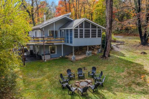 Serendipity - Hot Tub - Pet Friendly - Fire Pit - Grill - Porch - Deck - Wifi - Pool Access - Games