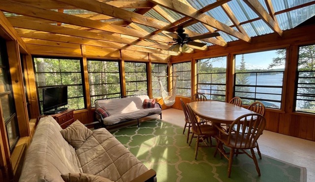 Serendipity Lodge - 200ft clear waterfront swimming! Zip Line, Hot Tub, Sauna!