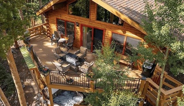 Serendipity Lodge: Cozy Home on the River - Private Hot Tub - New Pet Friendly Listing!