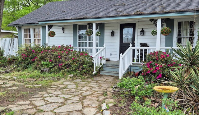 Serendipity of QuitmannCharming 2-bedroom home