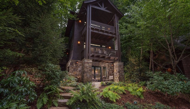 Serendipity Treehaus | Chic Cheshire Village Home 1 Mile from Black Mtn