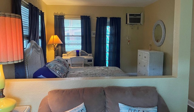 Serene 1-bedroom apartment with a great view of the water!