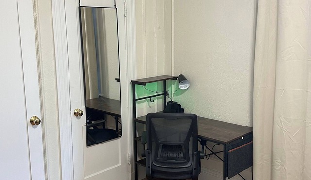 Serene 1-bedroom apartment with AC in charming Brookline 11-5