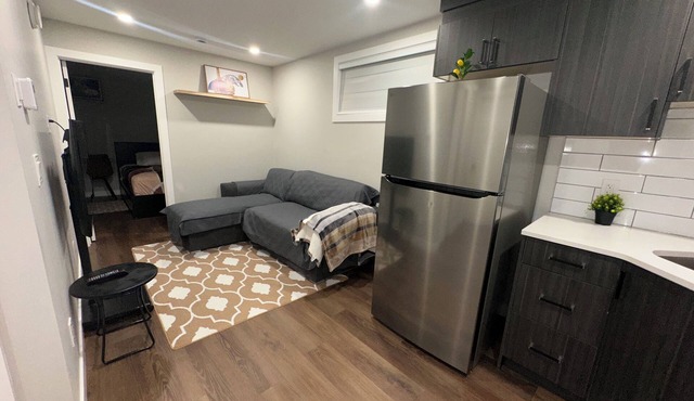 Serene 1-bedroom house in Regina perfect for a relaxing stay