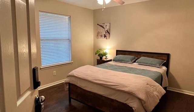 Serene 1-bedroom house with in vibrant Houston. Shared home!