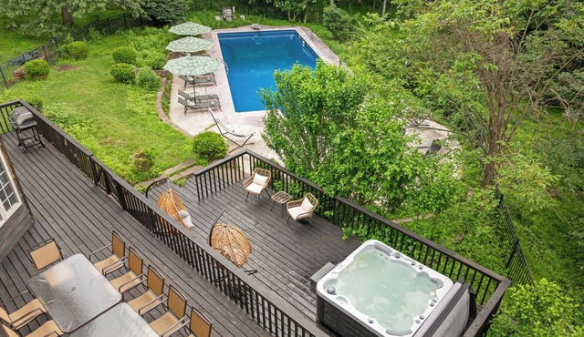 Serene 10BR Retreat w/Pool, Gym & Hot Tub