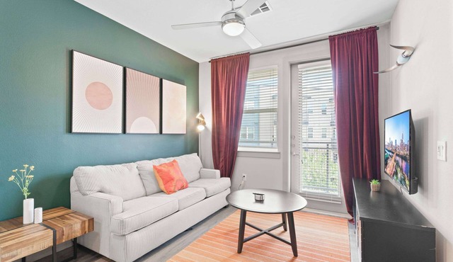 Serene 1BR luxe suite close to DT w/fast WiFi gym