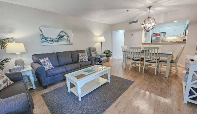 Serene 2 bedroom, 2 bath lodge, with full access to amenities, 101AC