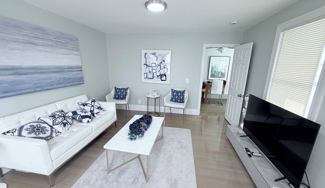 Serene 2-bedroom apartment in quaint Pawtucket perfect for relaxing