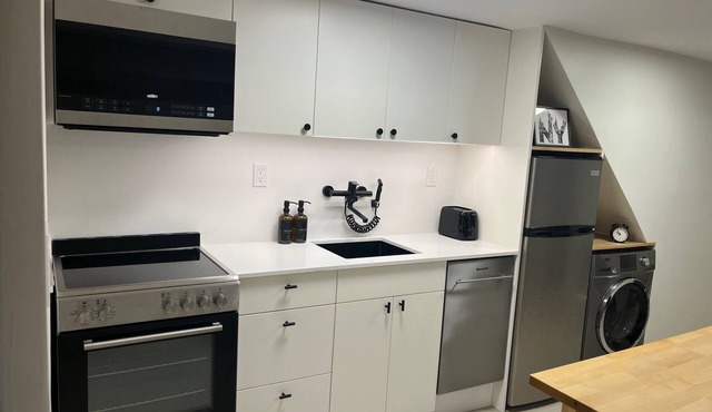 Serene 2-bedroom apartment with AC in Brooklyn