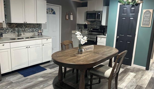 Serene 2-bedroom apartment with AC in vibrant Memphis