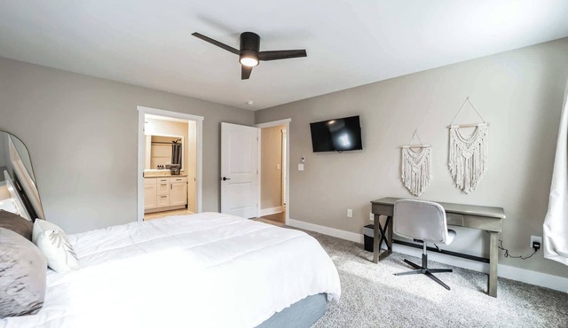 Serene 2-Bedroom Condo in Traverse City