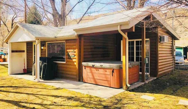 Serene 2-bedroom cabin on The Provo River