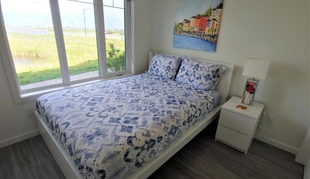 Serene 2 bedroom condo with balcony and lakeview