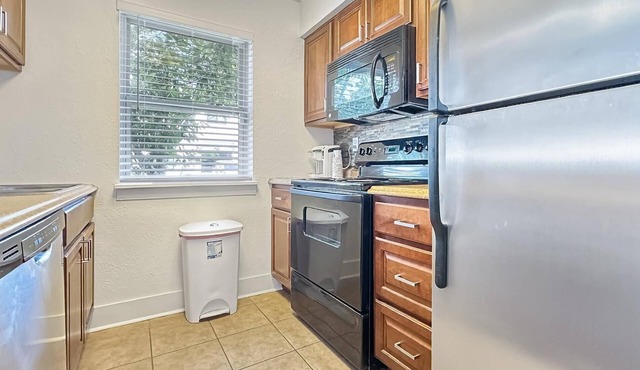 Serene 2-bedroom corporate apartment with AC in MetairienPrime location