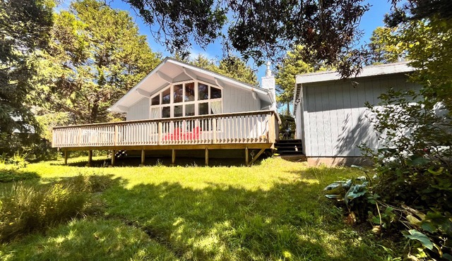 Serene 2-bedroom house with with short walk to beach in South Beach