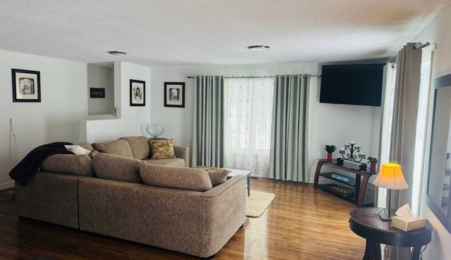 Serene 2-bedroom house in beautiful Tarzwell with WiFi