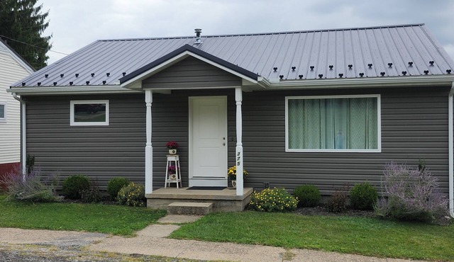 Serene 2-bedroom house in Indiana.