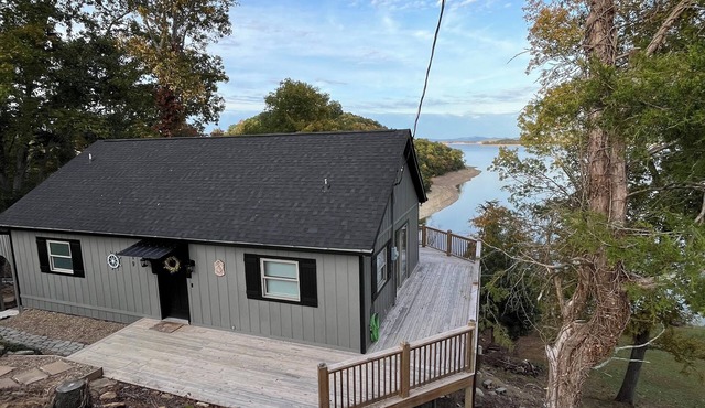 Serene 2-bedroom lake house