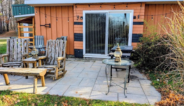 Serene 2-bedroom [sleeps up to 8] lake house on private lake