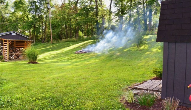 Serene 2BR: Near-Town Convenience Meets Nature Getaway, Ideal for All Travelers