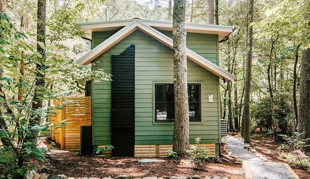 Serene 2BR Riverfront Modern Retreat | Hot Tub