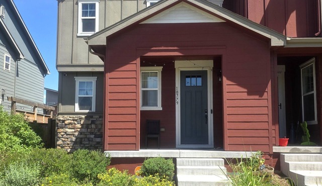 Serene 3 Bdrm 3 Bthrm Home in Aurora, Sleeps 10 & Near Everything!