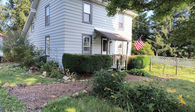 Serene 3 bdrm country home & gardens w/WiFi 20 min from Commons/IC/Cornell