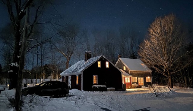 Serene 3-bed cottage in the Midcoast Maine woods, perfect for a quiet getaway.