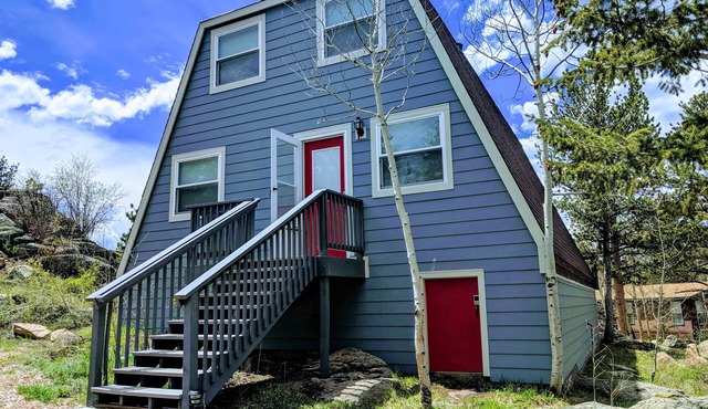 Serene 3-bedroom cabin in Red Feather Lakes perfect for relaxing getaway