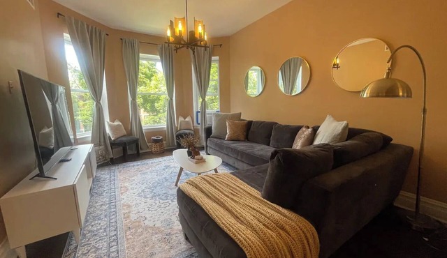 Serene 3-bedroom apartment in Chicago
